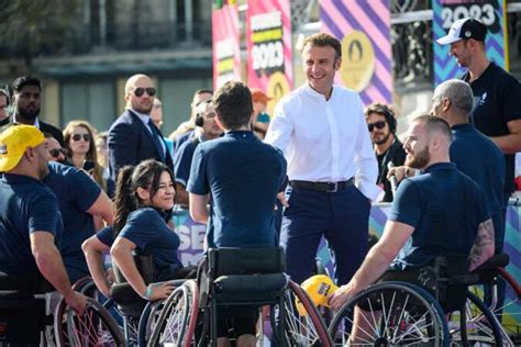 Emmanuel Macron Anne Hidalgo Tony Estanguet S Essaient Au Handisport