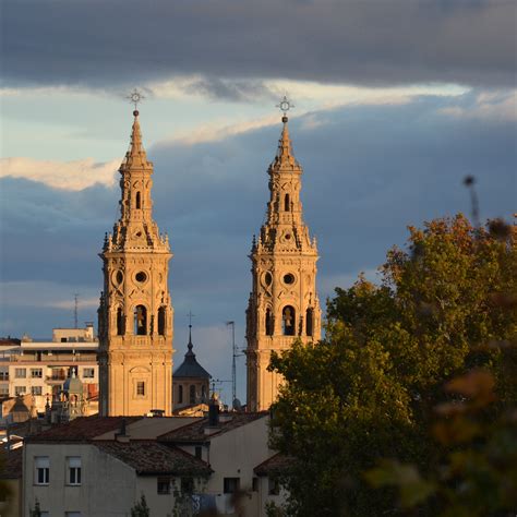 Took a quick picture of the Cathedral de Santa María in Logroño, Spain ...