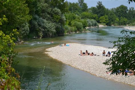 Les plages et baignades au bord de la rivière l Ain Camping les