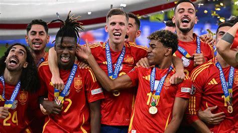 Euro 2024 l Espagne domine l équipe type Lamine Yamal s offre le But