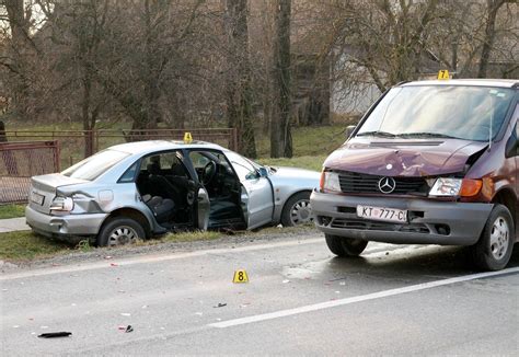 Galerija Sudar Kombija I Automobila Etvero Prevezeno U Bolnicu Str