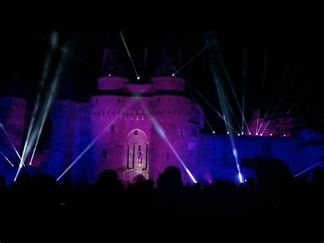 Le spectacle sons et lumières sublime le château YouTube