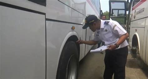 Bus Di Terminal Mandala Lebak Mulai Dicek Kelaikan Jalan Sebelum Layani