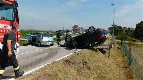 Incidente A Mezzogoro Tra Auto Due Feriti Gravi