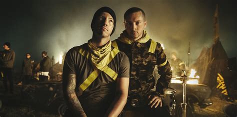 Twenty One Pilots Vuelven Con Jumpsuit Y Nico And The Niners MyiPop