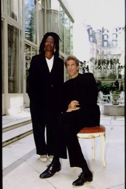 WHOOPI GOLDBERG AND Ted Danson At The Ritz Hotel 1993 Old Photo 5 EUR 6 ...