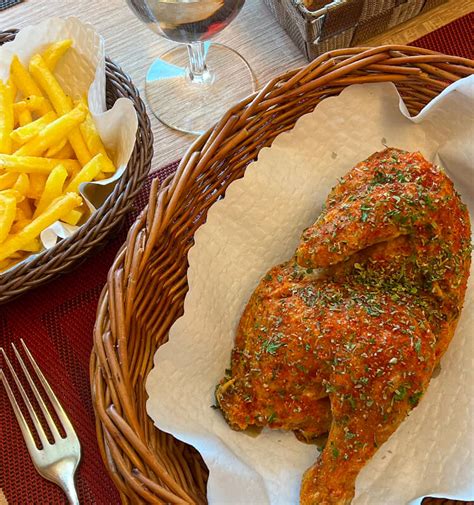 Demi Poulet Au Panier Avec Pommes Frites Allumettes Pour Ou