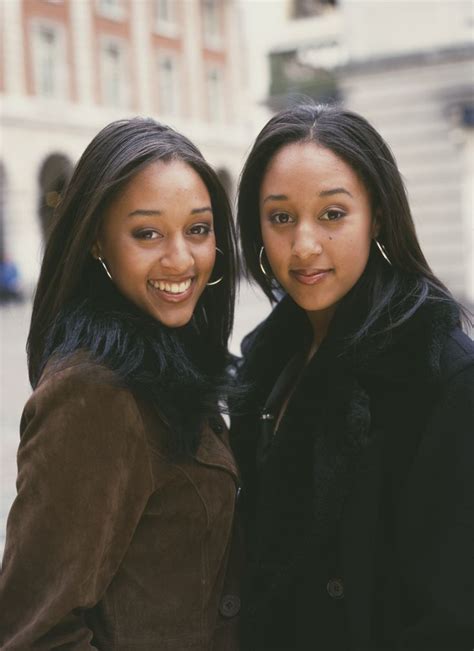 15 Photos Of Tia And Tamera That Prove They Were The Queens Of 90s