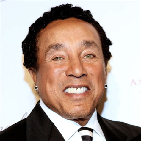 smokey robinson singer biography