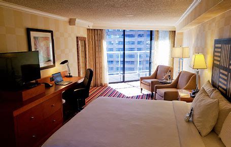 Hotel Rooms Downtown Vancouver | Pinnacle Hotel Harbourfront