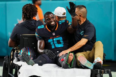 Miami Dolphins star Tyreek Hill suffers knee injury in game, Patrick
