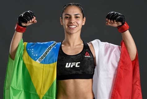 30 Beautiful Ufc Female Fighters In The World Hood Mwr Karolina Kowalkiewicz Mackenzie Dern