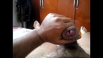 El policía muestra la polla babeante XVIDEOS