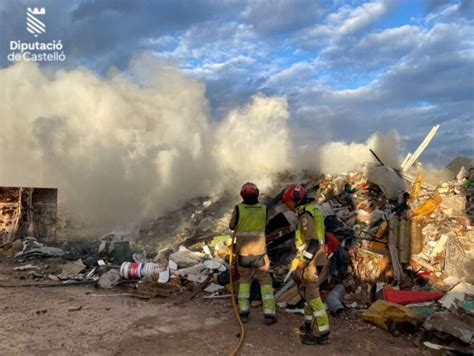 Incendio En Una Planta De Reciclaje En Moncofar