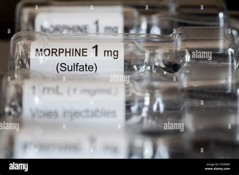 Close up de sulfato de morfina 1 mg ml Vial para inyección o infusión