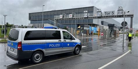 Mercedes Werk Ermittlungen Nach T Dlichen Sch Ssen In Sindelfingen