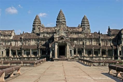 discover  majestic angkor temple  cambodia angkor wat temple
