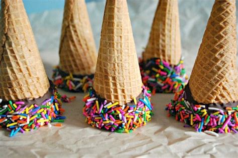 Chocolate-Dipped Ice Cream Cones - SavvyMom