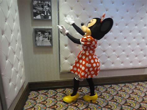 New Minnie Mouse Meet & Greet at Disney's Hollywood Studios Exudes Old ...