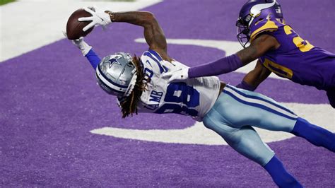 Dallas Cowboys wide receiver CeeDee Lamb contorts for insane circus