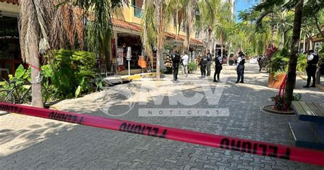 Balean A Dos Personas En La Quinta Avenida De Playa Del Carmen MCV