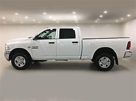 New 2018 Ram 3500 SXT Crew Cab Crew Cab Pickup Near Moose Jaw 18T349