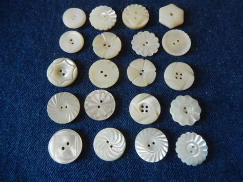 Lot De Boutons Anciens Nacre Ciselee Debut Eur Picclick Fr