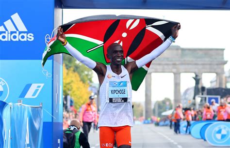 Kenya S Kipchoge Shatters Marathon World Record In Berlin Reuters