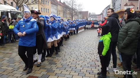 N Rrischer Weltrekord In Hirschau Maskierte Bei Gr Ter Polonaise