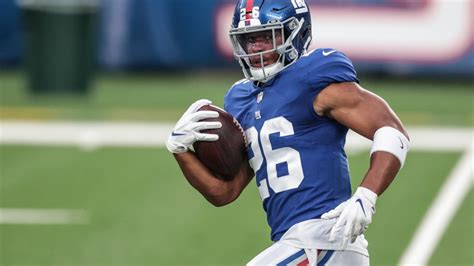 LOOK: Saquon Barkley goes shirtless in Giants workout