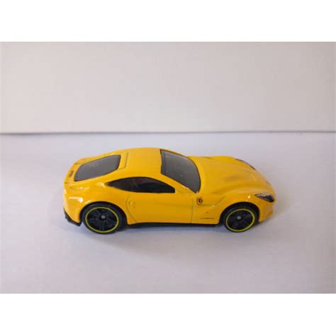 Jual Hot Wheels Loose Ferrari F12 Berlinetta Warna Kuning Base Plastik Kota Tangerang