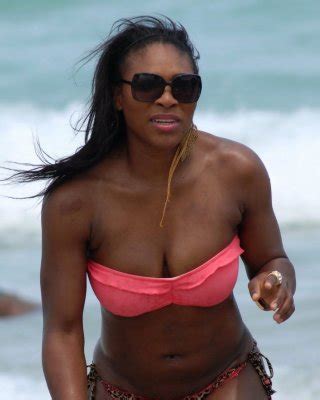 Serena Williams Shows Off Her Curvy Body Wearing Strapless Bikini On