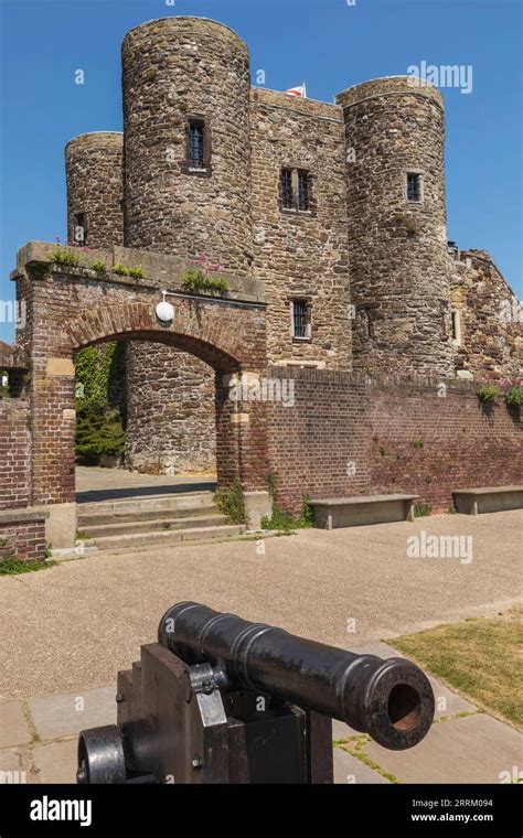 Rye Castle Museum Aka Ypres Tower Hi Res Stock Photography And Images