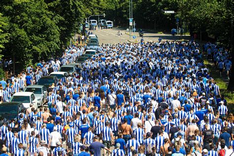 Karlsruher Sc Fans Werden Mit Fair Play Medaille Ausgezeichnet