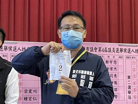 新北議員號次抽籤 神力女超人造型吸睛、他連二屆都抽中14號 蕃新聞