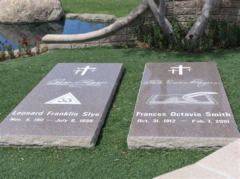 Apple Valley Ca Roy Rogers And Dale Evans Grave Site In Apple Valley