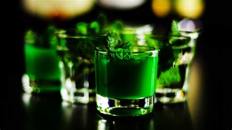 Aprende A Hacer Un Refrescante Licor De Menta Casero Gastrolab