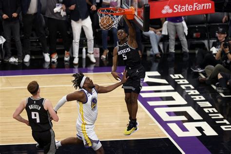 Nba De Aaron Fox Lifts Kings Past Warriors For Series Lead