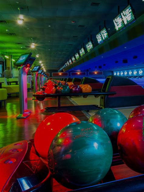 Bowling Alley And Lounge Area In The Woodlands Tx Bowlero Cool