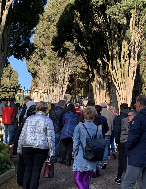 Dalle Grotte Ai Mercatini Tutto Pronto Per I Turisti