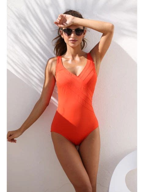 8 Hot Sexy Camila Morais Da Paz Bikini Pics