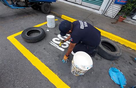 Ayuntamiento de Oaxaca rehabilita pintura de cruceros y señalamientos