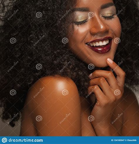 Forma De Vida Y Concepto De La Gente Retrato De Una Sonrisa Africana