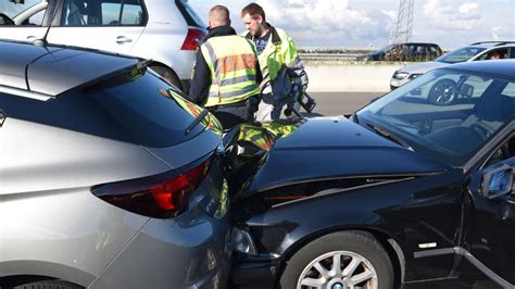 Mannheim Schwetzingen Mehrere Verletzte Bei Unfall Mit Vier Pkw Auf A