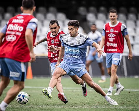 Escalação do Santos elenco treina na Vila e Marcelo Fernandes esboça