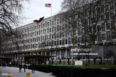 Us Embassy On Grosvenor Square Photos And Premium High Res Pictures