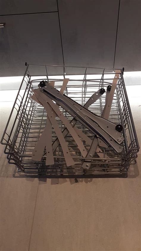 IKEA UTRUSTA PULL OUT Wire baskets 60cm x 4 in SW17 London für 15 00