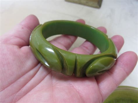 1950 S Deep Carved Art Deco Green BAKELITE Bangle Gem