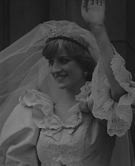 Pin By Bron On Diana♥pre Wed♥wed♥honeymoon Princess Diana Wedding