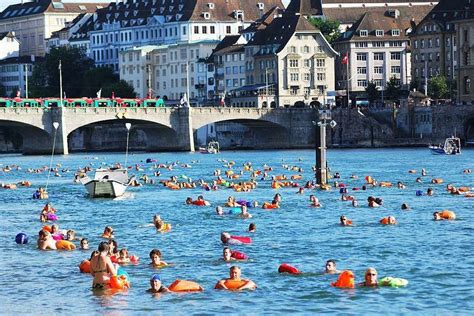 Rheinschwimmen Beim Museum Tinguely Basel Schweiz Badische